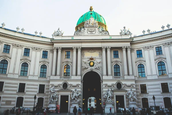 Vista Del Exterior Fachada Del Palacio Imperial Hofburg Con Heldenplatz — Foto de Stock