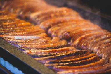 Kızarmış sosis, hot dog Budapeşte, Macaristan, Avrupa sokak sokak gıda açık piyasa ahır üzerinde yemek pişmiş