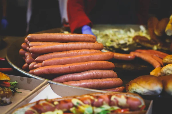 Saucisses Frites Four Hot Dog Sur Stand Marché Extérieur Nourriture — Photo