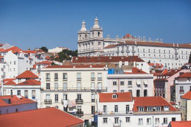 Gözlem güverte belvedere görülen güzel süper geniş açı hava panoramik görünüm Lizbon, Portekiz, Alfama bölgesine ve tarihi eski şehir ile