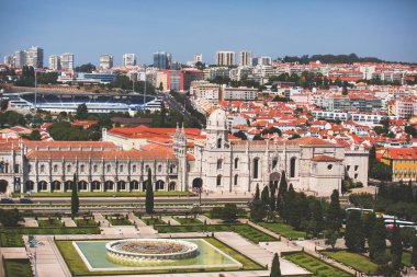 Jeronimos Monastery veya Belem, bucak Lizbon Belediyesi, Portekiz, yaz güneşli da Tagus Nehri yakınındaki Hieronymites Manastırı
