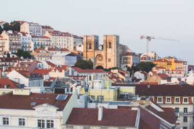 Şehir dışında liman ve manzarası manzara ile güzel süper geniş açı havadan görünümü Lizbon, Portekiz atış belvedere gözlem güverte Rua Augusta zafer Arch bakış, Commerce Square
