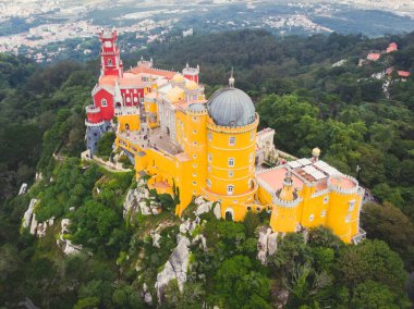 Pena Sarayı, Sintra, Portekiz, Lizbon İlçe Belediyesi romantik kalede Grande Lisboa, havadan görünümü, dron vurdu