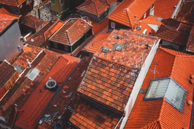 Clerigos kilise vaktimiz gözlem güverteden Porto, Norte Portekiz bölgesi, Portekiz, güzel süper geniş açı yaz hava görünümünü manzarası ve ötesinde tarihi kent manzarası ile vurdu