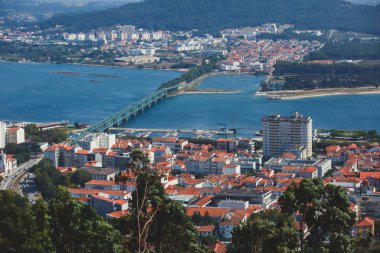 Hava görünümünü Viana do Castelo, Portekiz'in Norte bölgede atışla Basilica Santa Luzia Churc gözlem güverte üzerinden şehir