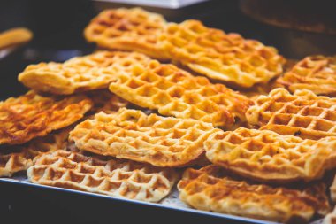 Stroopwafel, stroop wafel, olarak da bilinen şurubu gözleme, Hollanda, sayaç farklı şeker tatlılar, tatlı lezzetli şeker tatlı çeşitli Amsterdam'ın ünlü Hollandalı Aperatif biridir  