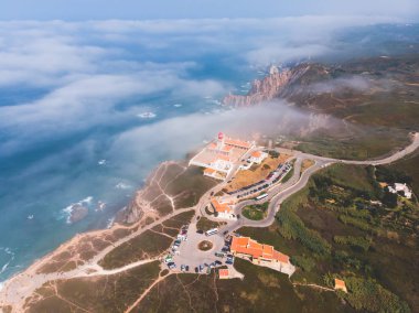 Capo Da Roca, Avrupa, Portekiz Belediyesi Sintra Azoia, Lizbon, Serra de Sintra, Portekiz, ilçe yakınındaki en batı noktası güzel hava canlı görünümü dron vurdu