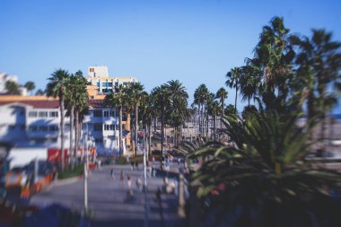 Plaj, eğlence parkı, mağazalar ve restoranlar, Los Angeles, California, Amerika Birleşik Devletleri, Americ ile tarihi Santa Monica pier görünümünü