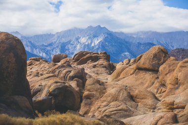 Alabama Hills, Sierra Nevada, Owens Valley, Inyo County, Inyo Ulusal Ormanı, California, Amerika Birleşik Devletleri içinde Kanlısırt'ta batısında Doğu yamacı yakınındaki konumu kaya oluşumları filme ünlü görünümünü