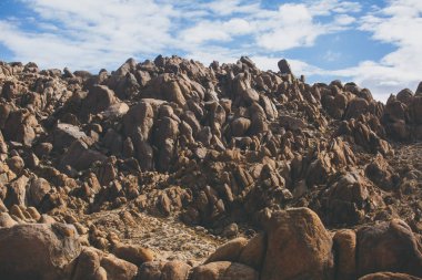 Alabama Hills, Sierra Nevada, Owens Valley, Inyo County, Inyo Ulusal Ormanı, California, Amerika Birleşik Devletleri içinde Kanlısırt'ta batısında Doğu yamacı yakınındaki konumu kaya oluşumları filme ünlü görünümünü