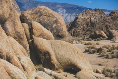 Alabama Hills, Sierra Nevada, Owens Valley, Inyo County, Inyo Ulusal Ormanı, California, Amerika Birleşik Devletleri içinde Kanlısırt'ta batısında Doğu yamacı yakınındaki konumu kaya oluşumları filme ünlü görünümünü