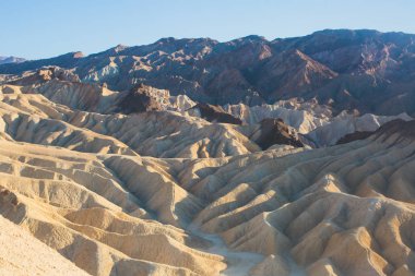 Canlı panoramik yaz Zabriskie Noktası badlands Ölüm Vadisi Milli Parkı, Death Valley, Inyo County, California'da, bize göster