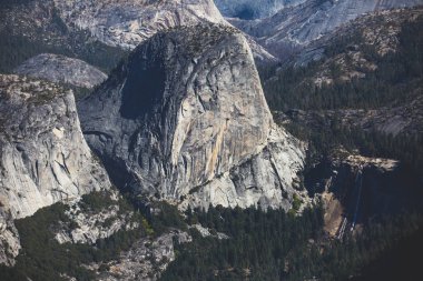 Yosemite Vadisi panoramik yaz görünümünü yarım kubbe Dağı, Tenaya Kanyon, özgürlük Cap, ilkbahar sonbahar ve Nevada sonbahar, buzul noktasından görülen göz ardı, Yosemite Milli Parkı, Californi