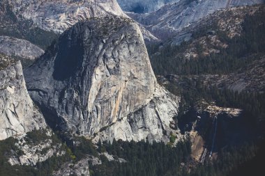 Yosemite Vadisi panoramik yaz görünümünü yarım kubbe Dağı, Tenaya Kanyon, özgürlük Cap, ilkbahar sonbahar ve Nevada sonbahar, buzul noktasından görülen göz ardı, Yosemite Milli Parkı, Californi