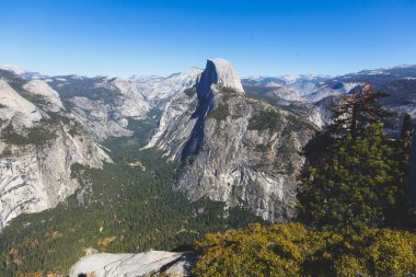 Yosemite Vadisi panoramik yaz görünümünü yarım kubbe Dağı, Tenaya Kanyon, özgürlük Cap, ilkbahar sonbahar ve Nevada sonbahar, buzul noktasından görülen göz ardı, Yosemite Milli Parkı, Californi