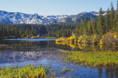 İki Yataklı göl, Mammoth Lakes, Kaliforniya, Birleşik Devlet yakınındaki George gölünde görünümünü canlı panoramik yaz