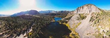 View Twin Lakes, George gölünde, Güneydoğu yamaç, Mammoth Dağı, Mono County, Doğu California, Doğu Sierra Nevada, Inyo Ulusal dron vurdu ormanı, yaz vie