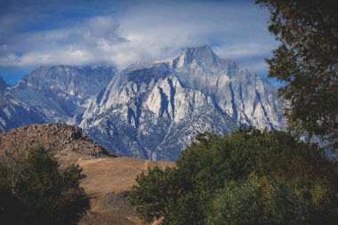 Lone Pine tepe, Doğu Yakası Sierra Nevada görünümünü aralığı, kasaba, Kanlısırt, California, Inyo County, Amerika Birleşik Devletleri, Inyo Ulusal ormanının