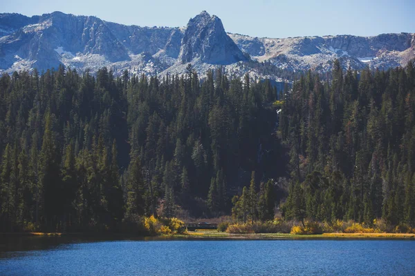 Vista Panorâmica Vibrante Verão Lago George Perto Twin Lakes Mammoth — Fotografia de Stock