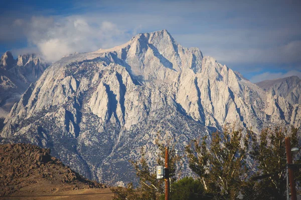 Zobacz Piku Lone Pine Wschodniej Części Sierra Nevada Zakres Miasto — Zdjęcie stockowe