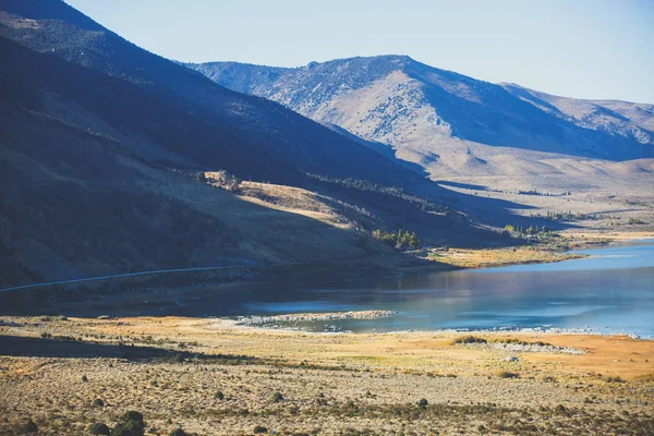 Bonita Vista Panorâmica Vibrante Verão Lago Mono Lago Salgado Condado — Fotografia de Stock