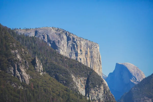 Hermosa Vista Verano Del Valle Yosemite Con Montaña Capitán Montaña —  Fotos de Stock