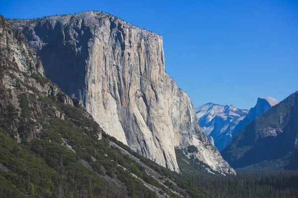 Zobacz Piękne Lato Yosemite Dolina Góry Capitan Góra Pół Kopuła — Zdjęcie stockowe