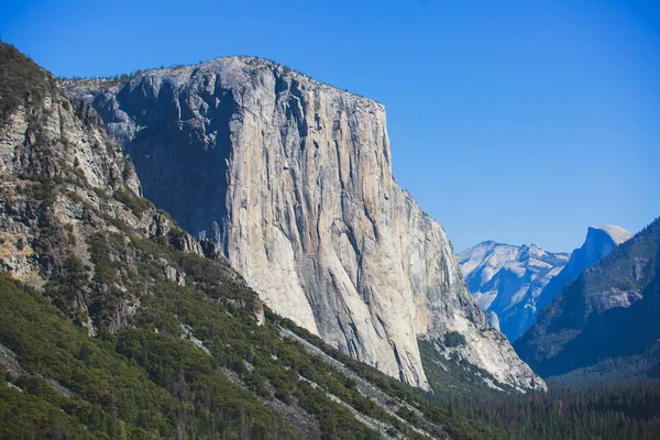 Zobacz Piękne Lato Yosemite Dolina Góry Capitan Góra Pół Kopuła — Zdjęcie stockowe