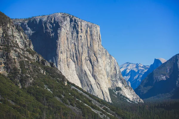 Zobacz Piękne Lato Yosemite Dolina Góry Capitan Góra Pół Kopuła — Zdjęcie stockowe