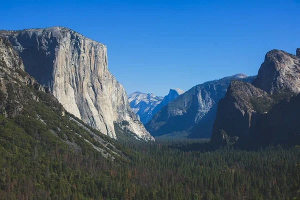 Zobacz Piękne Lato Yosemite Dolina Góry Capitan Góra Pół Kopuła — Zdjęcie stockowe