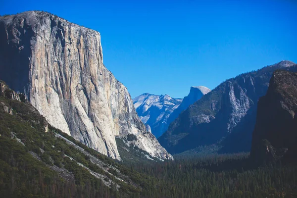 Zobacz Piękne Lato Yosemite Dolina Góry Capitan Góra Pół Kopuła — Zdjęcie stockowe