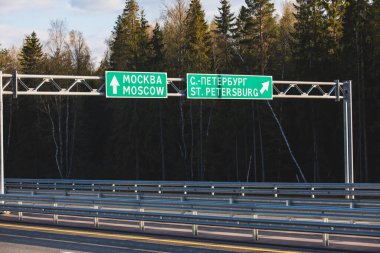 Moskova 'nın havadan görünüşü - Saint Petersburg otoyolu, Rusya' nın Avrupa bölgesindeki federal otoyol, M10 otoyoluna paralel, Moskova 'nın federal kentlerinden St. Petersburg' a kadar. 