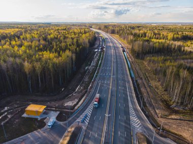 Moskova 'nın havadan görünüşü - Saint Petersburg otoyolu, Rusya' nın Avrupa bölgesindeki federal otoyol, M10 otoyoluna paralel, Moskova 'nın federal kentlerinden St. Petersburg' a kadar. 