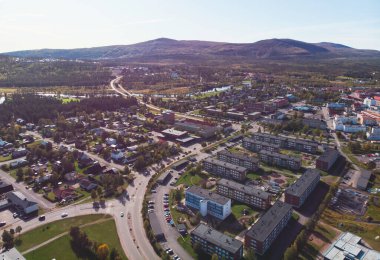 Gallivare şehrinin güneşli yaz manzarası, Gallivare Belediyesi Norrbotten İlçesi, Laponya, İsveç