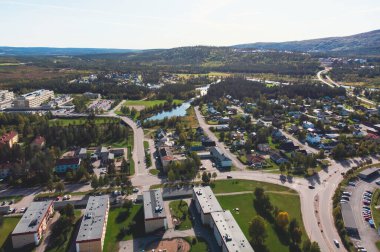 Gallivare şehrinin güneşli yaz manzarası, Gallivare Belediyesi Norrbotten İlçesi, Laponya, İsveç