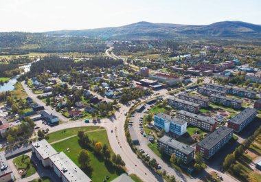 Gallivare şehrinin güneşli yaz manzarası, Gallivare Belediyesi Norrbotten İlçesi, Laponya, İsveç