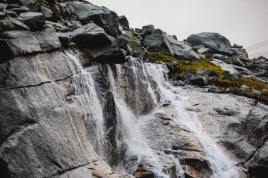 Norveç 'in Fortopp Tepesi' ne yürüyüşü sırasında Stetind, Kuzey Norveç, Nordland, Tysfjord, Ofoten belediyesi, fiyort ve lak manzaralı dağ manzarası