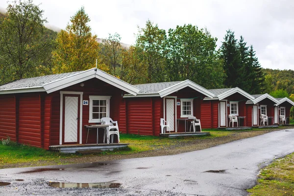 Vista Local Acampamento Norueguês Clássico Com Casas Vermelhas Madeira Tradicionais — Fotografia de Stock