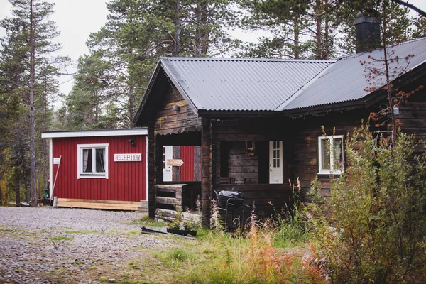 Vista Local Acampamento Sueco Clássico Com Casas Cabana Vermelhas Madeira — Fotografia de Stock