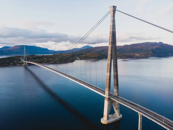 Luftaufnahme Einer Halogaland Hängebrücke Die Den Rombaksfjord Der Gemeinde Narvik — Stockfoto