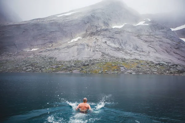 挪威山地景观远足至Halls Fortopp峰 在挪威北部Stetind Nordland County Municipality Tysfjord Ofoten Fjord Lak — 图库照片