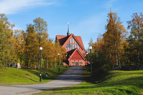 瑞典拉普兰省最北端城镇基律纳街道的夏日阳光普照 Norrbotten Count — 图库照片