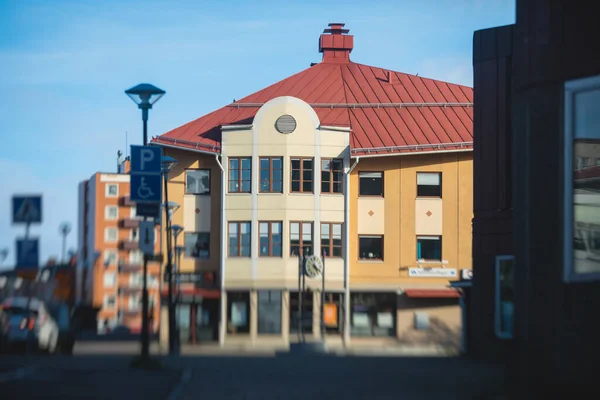 Summer sunny view of Kiruna streets, the northernmost town in Sweden, province of Lapland, Norrbotten Count — Stock Image Summer Sunny View Kiruna Streets Northernmost Town Sweden Province Lapland Stock Picture