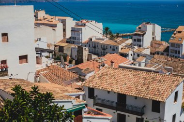 Güzel yaz güneşli Altea kasabası, Altea, Marina Baixa, Alicante ili, Akdeniz kıyısı, Costa Blanca, Valencia Topluluğu