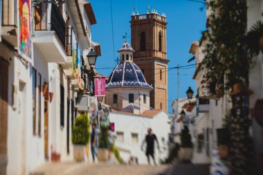 Güzel yaz güneşli Altea kasabası, Altea, Marina Baixa, Alicante ili, Akdeniz kıyısı, Costa Blanca, Valencia Topluluğu