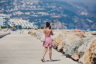 Güzel yaz güneşli Altea kasabası, Altea, Marina Baixa, Alicante ili, Akdeniz kıyısı, Costa Blanca, Valencia Topluluğu