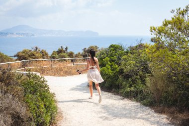 Penon de Ifach dağıyla Calpe Calp kasabası Penyal d 'Ifac Doğal Parkı' na yürüyüş sırasında, Marina Alta, Alicante ili, Valencia Topluluğu, İspanya