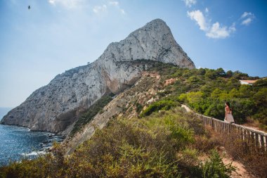 Penon de Ifach dağıyla Calpe Calp kasabası Penyal d 'Ifac Doğal Parkı' na yürüyüş sırasında, Marina Alta, Alicante ili, Valencia Topluluğu, İspanya