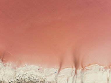 Güzel, geniş hava manzaralı, Torrevieja Pembe Gölü, Alicante, Spai, Kosta Blanca, Torrevieja 'da pembe tuz gölü.