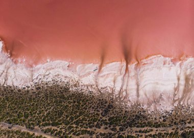 Güzel, geniş hava manzaralı, Torrevieja Pembe Gölü, Alicante, Spai, Kosta Blanca, Torrevieja 'da pembe tuz gölü.